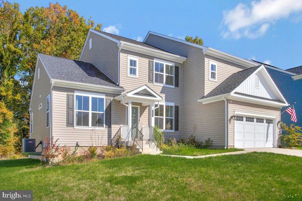 Attached, Exterior, Facade, Farmhouse