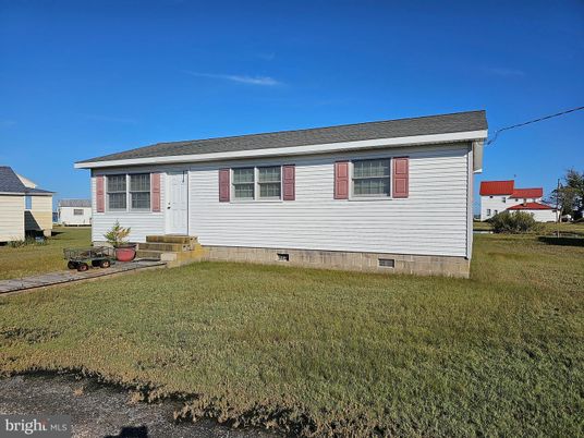 Exterior, Facade, Ranch