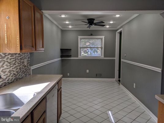 Empty room, Interior, Recessed Lighting
