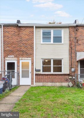 Exterior, Facade, Brick Facade, Rowhouse