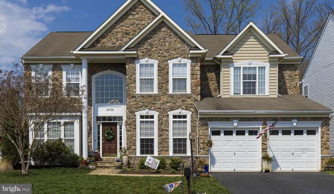 Attached, Exterior, Facade, Brick Traditional