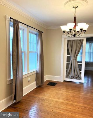Chandelier, Empty room, Interior, Wood Texture Flooring