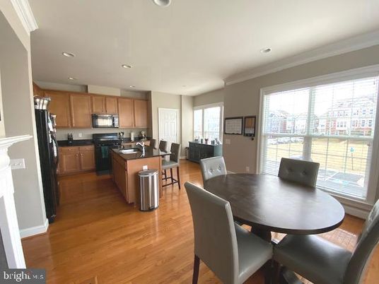 Dining room, Interior, Kitchen, Recessed Lighting, Wood Texture Flooring
