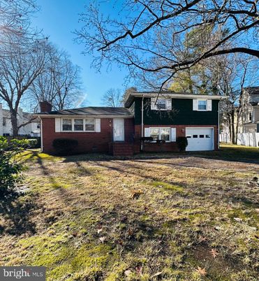 Attached, Exterior, Facade, Brick Facade, Raised Ranch