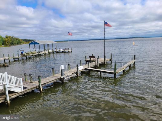 Exterior, Lake