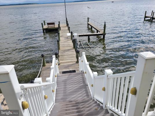 Exterior, Lake