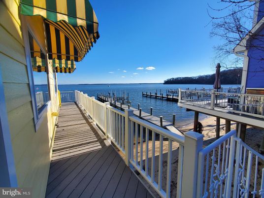 Exterior, Lake