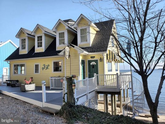 Exterior, Facade, Queen Anne Victorian