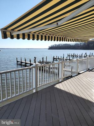 Exterior, Lake