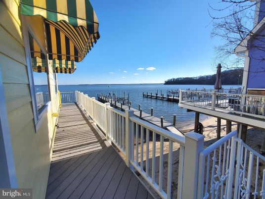 Exterior, Lake