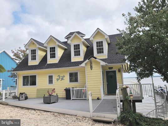 Exterior, Facade, Cape Cod