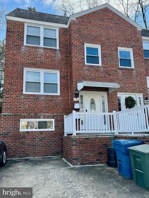 Exterior, Facade, Brick Facade, Rowhouse