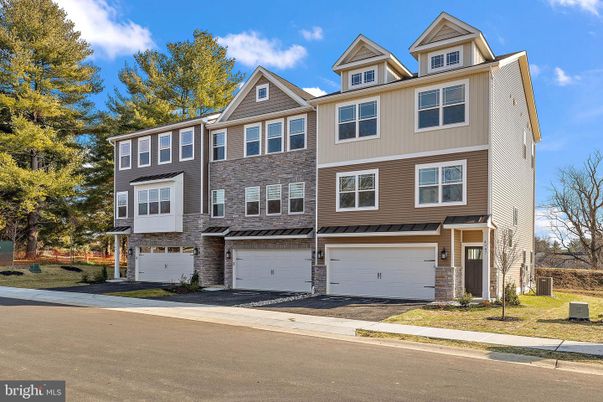 Attached, Exterior, Facade, Rowhouse