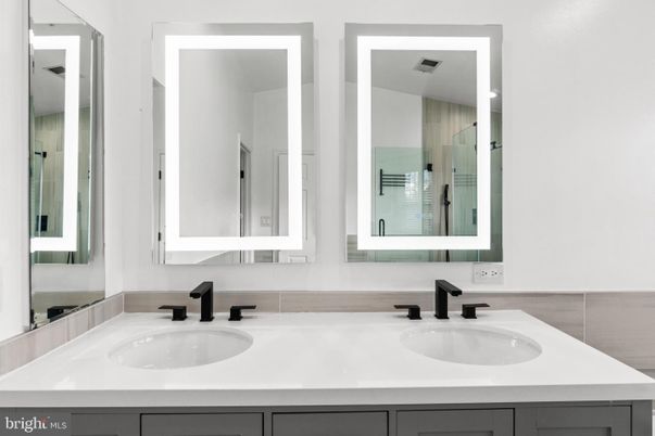 Bathroom, Dual Sink Vanities, Interior