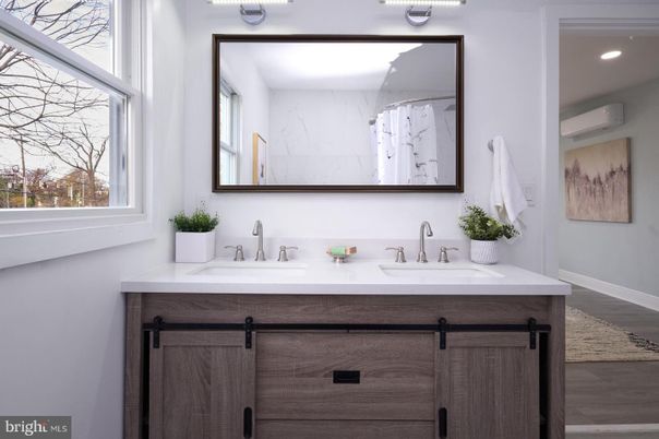 Bathroom, Dual Sink Vanities, Interior, Recessed Lighting
