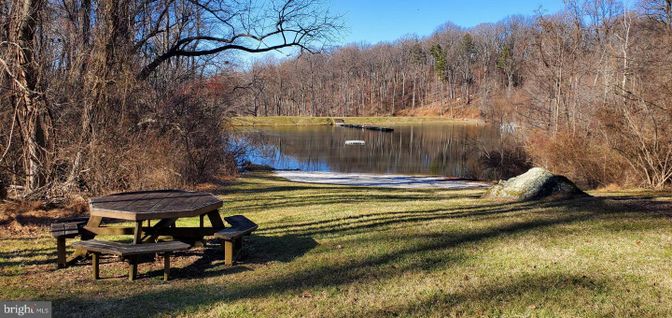 Exterior, Lake