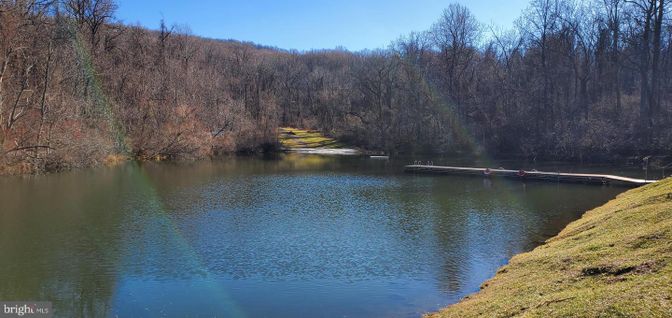 Exterior, Lake