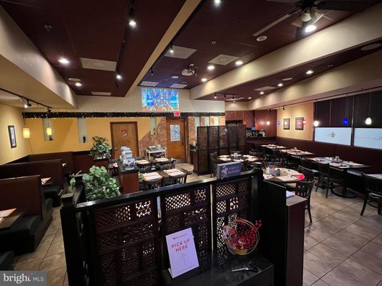 Dining room, Interior, Pendant Lights, Recessed Lighting