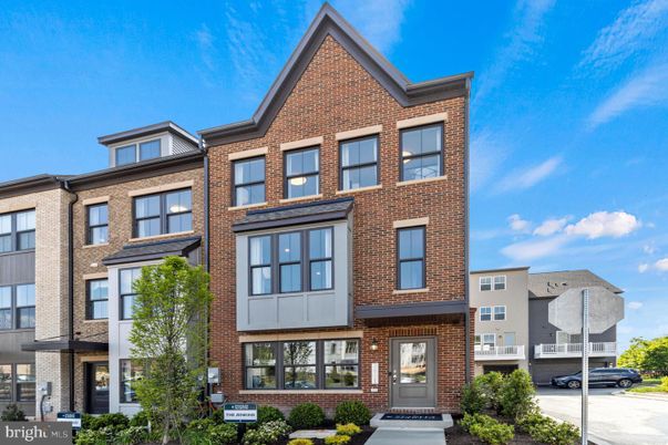 Exterior, Facade, Brick Facade, Rowhouse