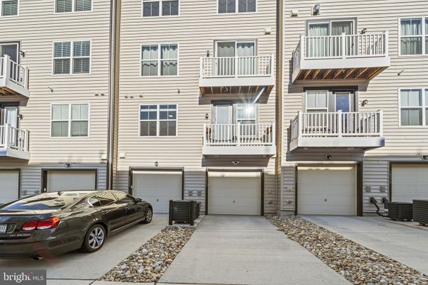 Attached, Exterior, Facade, Rowhouse