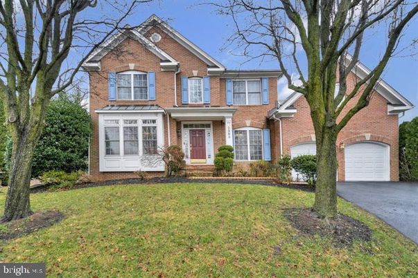 Attached, Backyard, Exterior, Facade, Brick Facade, Brick Traditional