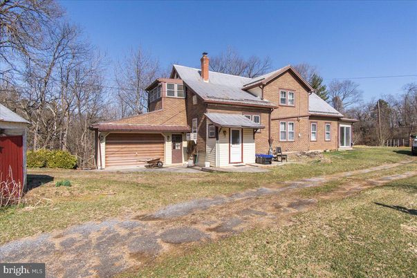 Attached, Backyard, Exterior, Facade, Brick Facade, Cape Cod