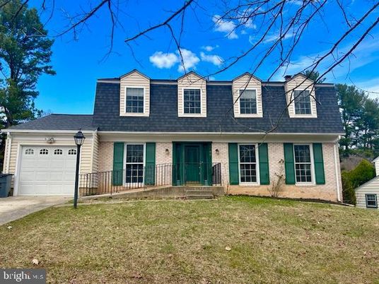 Attached, Exterior, Facade, Cape Cod