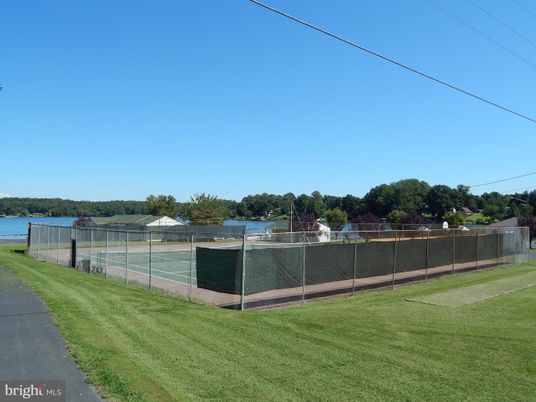 Exterior, Tennis Courts