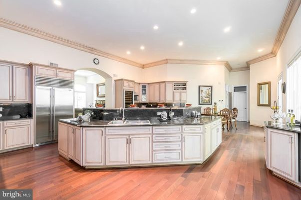 Dining room, Interior, Kitchen, Recessed Lighting, Stainless Steel Appliances, Wood Texture Flooring