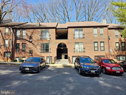 Exterior, Facade, Brick Facade, Rowhouse