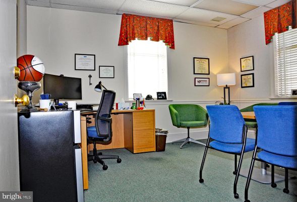 Home Office, Interior