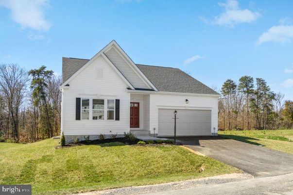 Attached, Exterior, Facade, Farmhouse