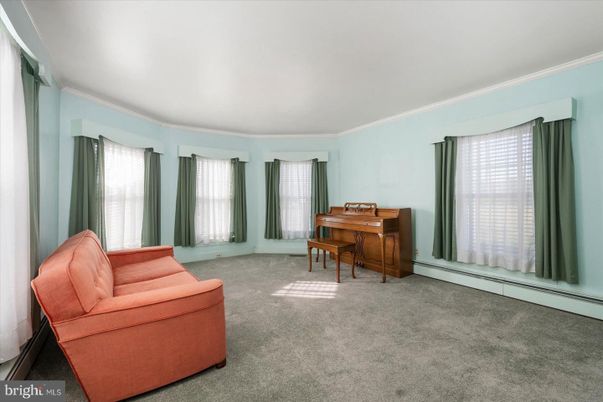 Interior, Piano