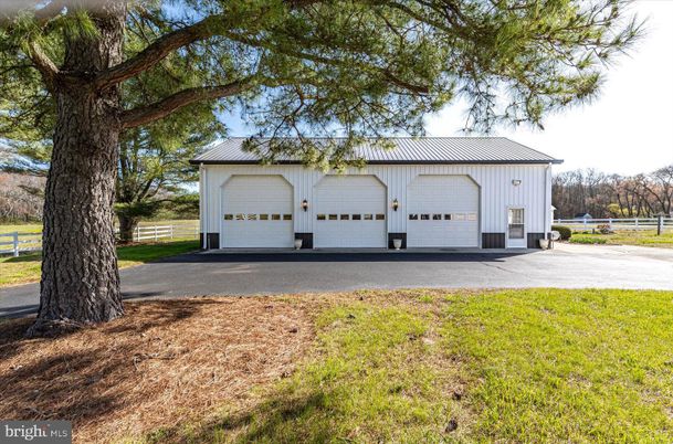 Detached Garage, Exterior