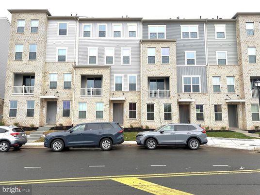 Exterior, Facade, Brick Facade, Rowhouse