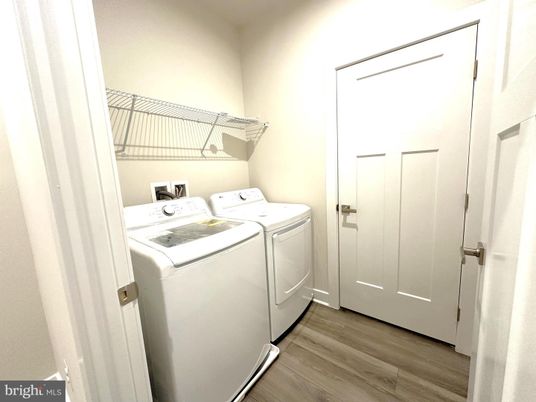 Interior, Utility Closets, Washer, Wood Texture Flooring