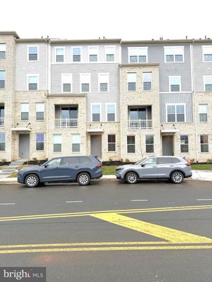 Exterior, Facade, Brick Facade, Rowhouse