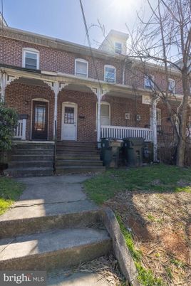 Exterior, Facade, Brick Facade, American Foursquare