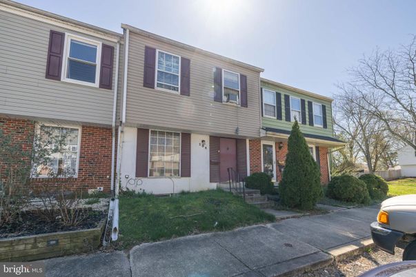 Exterior, Facade, Brick Facade, Rowhouse