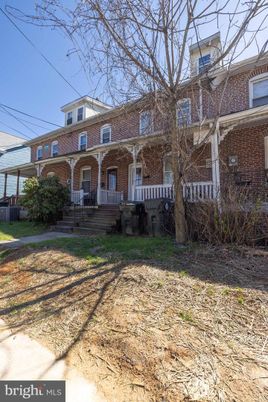 Exterior, Facade, Brick Facade, American Foursquare