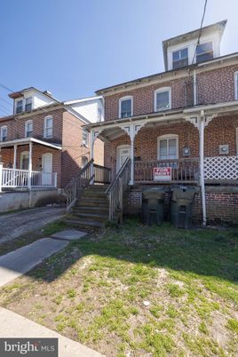 Exterior, Facade, Brick Facade, Rowhouse