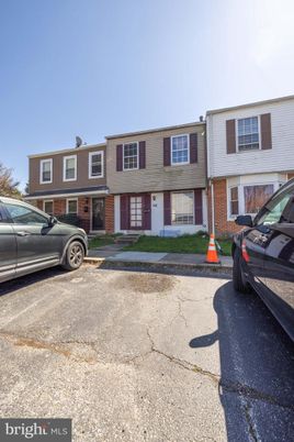 Exterior, Facade, Brick Facade, Rowhouse