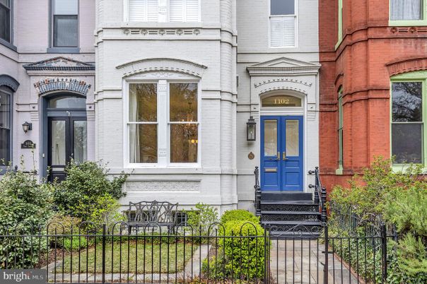 Exterior, Facade, Rowhouse