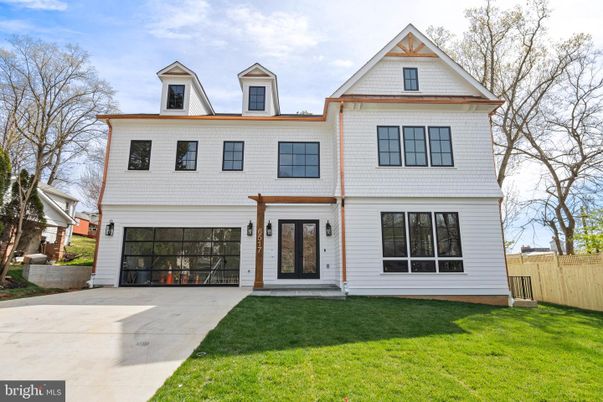 Attached, Exterior, Facade, Farmhouse