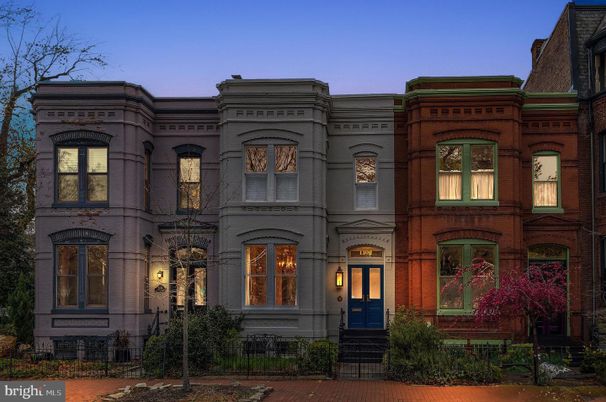 Exterior, Facade, Brownstone