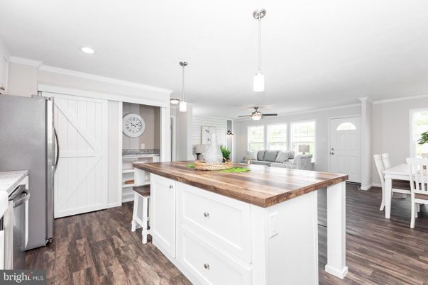Dining room, Interior, Kitchen, Pendant Lights, Recessed Lighting, Wood Texture Flooring