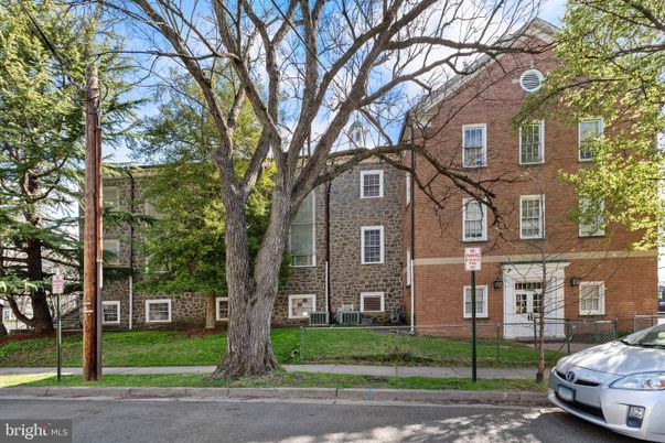 Exterior, Facade, Brick Facade, Rowhouse