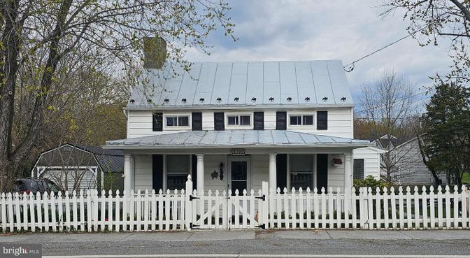 Exterior, Facade, Farmhouse