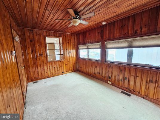 Empty room, Interior, Wooden Ceilings, Wooden Walls