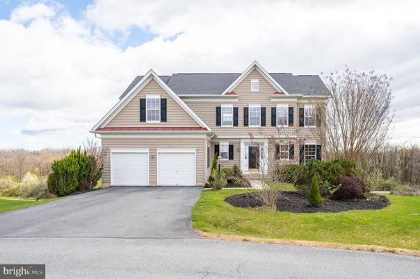 Attached, Exterior, Facade, Farmhouse